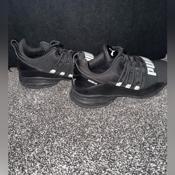 Like New Puma Black and White Logo Sneakers - Picture 4 of 5